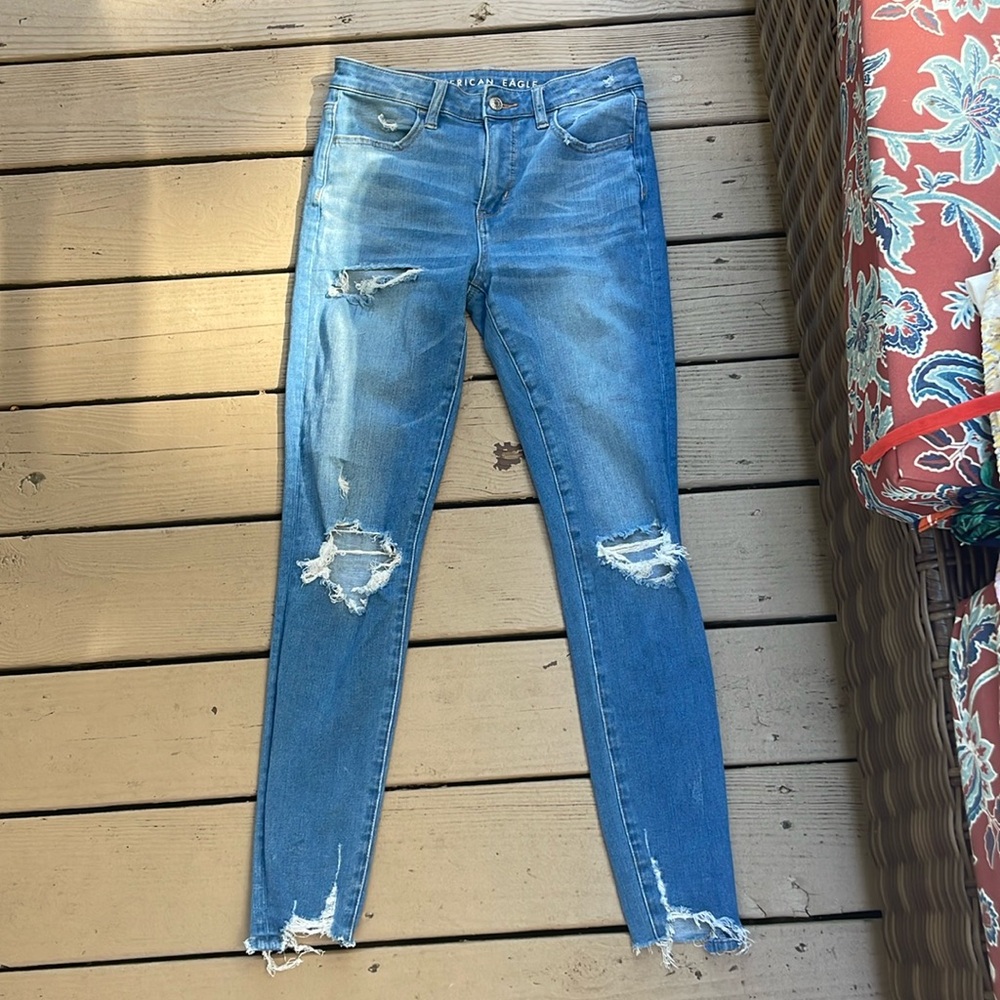 American eagle dream Jean. Size 4 stretchy. Super high rise jegging.